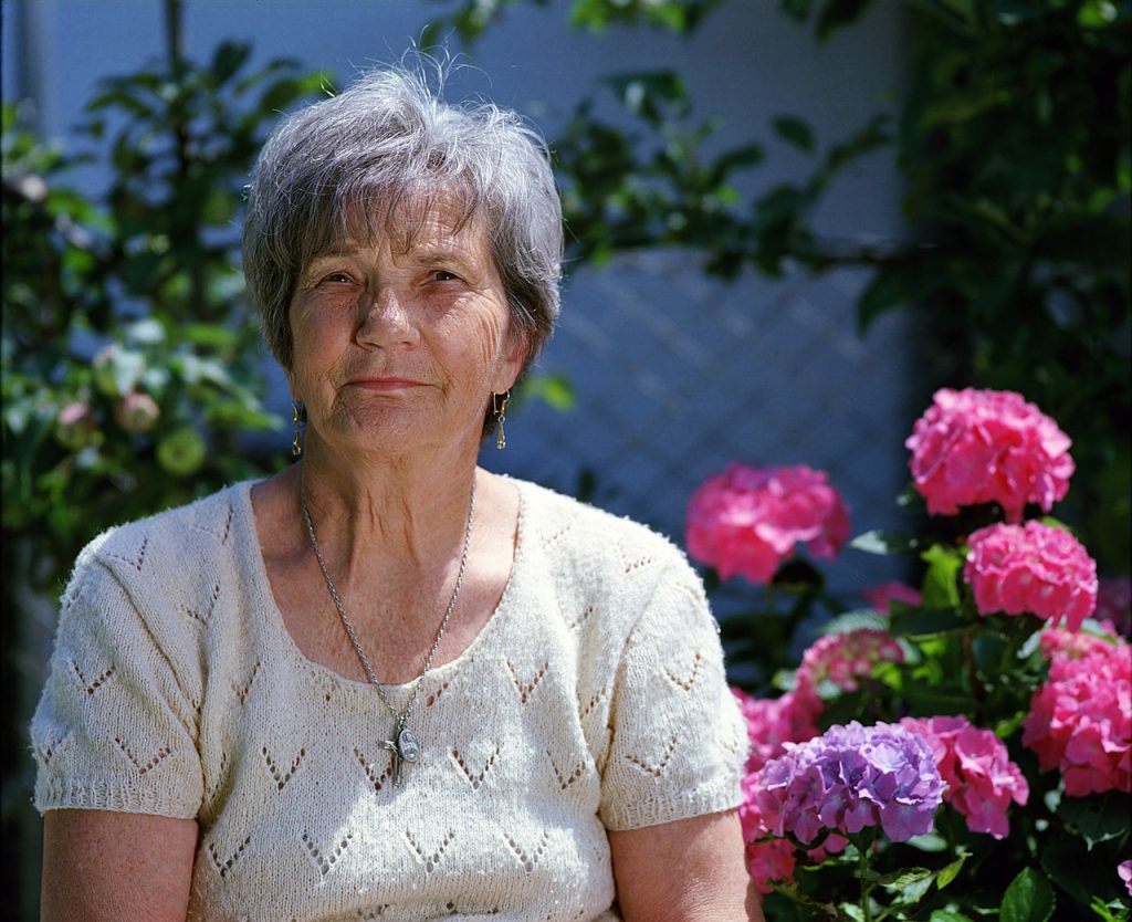 grand-mère, femme, personne âgée