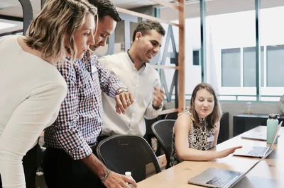 inbound ou outbound marketing : lequel choisir pour votre stratégie en 2025 ?